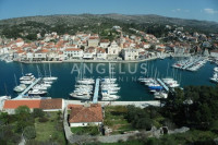 Brač, Milna - građevinsko zemljište u blizini mora, 940 m2