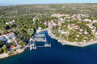 Brač, Milna, jedinstven poslovno stambeni objekt na atraktivnoj lokaci