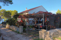 Brač, Milna, obiteljska kuća uz more