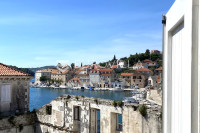 Brač, Milna, prekrasna kuća, 5 metara od mora