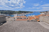 Brač, Milna samostojeća kuća u centru mjesta, u roh bau fazi