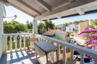 Brač, Milna, samostojeća kuća s četiri apartmana