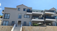 BRAČ (Sutivan) - zgrada sa 6 etažiranih apartmana, opremljeno, PRILIKA