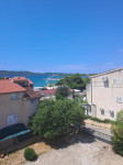 Brodarica, kuća sa dva odvojena stana, 100 m od mora