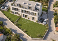BRODARICA – A1 | 2 SPAVAĆE SOBE | NATKRIVENA TERASA | MINUTA HODA DO P