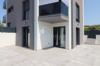 Brodarica, novogradnja apartman 58,05m2 u prizemlju sa dvorištem 88,69