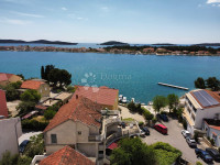 BRODARICA- STAN S VELIKOM TERASOM UZ MORE