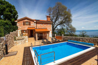 BRSEČ - OPATIJA OKOLICA, vila s bazenom i pogledom na more!