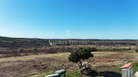 BUJE, građevinsko zemljište od 1036 m2 za kuću, pogled more