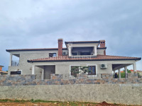 BUJE - KAŠTEL, nova vila s bazenom u blizini slovenske granice