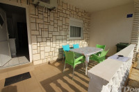 Bungalov u nizu 200 m. do mora