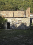 Buzet - kuća se prekrasnim pogledom i građevinskim zemljištem