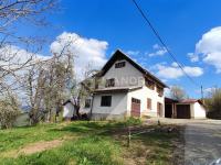 ČABAR, GEROVO - Samostojeća kuća s okućnicom, garažama i podrumom