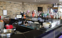 Vrbik, Caffe bar s tradicijom dugom 33 godine, 80 m2