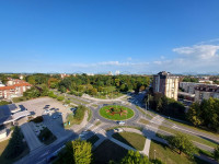 Čakovec: prostran četverosobni stan površine 100 m2, odlična lokacija