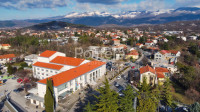 ČAVLE, stambeno-poslovna nekretnina s dva poslovna prostora i građevin