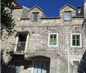 Centar Bola na Braču, kamena kuća za renovaciju