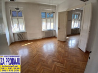 CENTAR GRADA!! 1. KAT!! TROSOBAN + BALKON !! TOPLANA!!