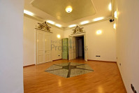 CENTAR (Gundulićeva) - PRAKRASAN 5-SOB. GRAĐANSKI STAN 147m2 (1.kat)