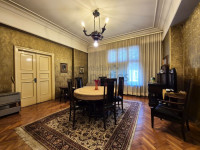 CENTAR - Gundulićeva ul., KOMFORAN 5-SOB. STAN OD 183 m2, 1. KAT, LIFT