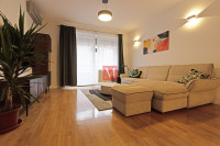 Centar-lijep,ugodan 3S stan sa balkonom na izvrsnoj lokaciji