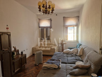 CENTAR RIJEKE-2S+DB OD 74 m2 ZA ADAPTACIJU, UREDNA ZGRADA