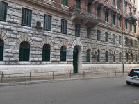 Centar-Stan od 180m2 na prvom katu za najam