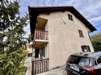 Ćikovići – 2S+DB etaža kuće + 110 m² tavana, parking, mirna lokacija