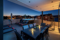 PENTHOUSE 4 zvjezdice, privatni kat – 125 m² terasa, 3 parkinga, Čiovo