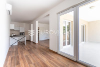 Čiovo, komforan jednosoban stan u prizemlju - prvi red do mora