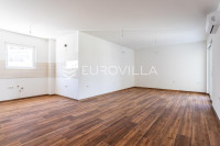 Čiovo, Okrug Gornji, trosoban stan – prvi red do mora