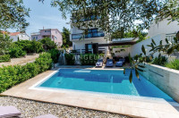 Čiovo, Okrug - kuća za odmor sa bazenom i pogledom na more, 290 m2