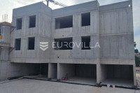 Čiovo, Slatine komforan stan 59,5 m² s pogledom na more uz parkirno mj
