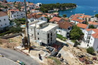 Trogir, Čiovo, trosoban stan s privatnim bazenom i dva parkirna mjesta
