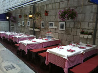 Cres, centar - ugostiteljsko - stambeni objekt