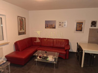 Crikvenica, 103m2, 2 apartmana,renovirano,terasa 80 m2, 800 m od plaža