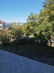 CRIKVENICA- 1s + db u zgradi novije gradnje, pogled, balkon!!!