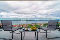 Crikvenica, 2S+DB, parking i panoramski pogled!