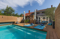 Crikvenica, Dramalj, luksuzan trosoban stan s jacuzzijem, bazenom i po