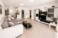 Crikvenica, Dramalj, trosoban stan 74 m², vrt, terasa