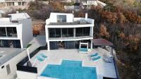 CRIKVENICA - Impresivna moderna vila s bazenom