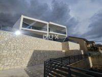 CRIKVENICA, JADRANOVO - luksuzna dvojna kuća s bazenom, 134m2