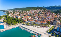 CRIKVENICA, JUŽNI STAN SA BALKONOM I POGLEDOM!