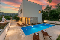 Crikvenica, Kostelj, Villa sa prekrasnim bazenom