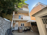 CRIKVENICA - Kuća s 3 stambene jedinice u centru