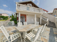 Crikvenica - kuća sa 3 stambene jedinice