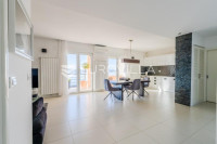 Crikvenica, kuća s četiri apartmana, bazenom, uhodan turistički posao