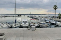 Crikvenica, kuća sa četri apartmana samo 100 m od mora, odlična invest