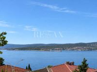 Crikvenica - kuća na odličnoj lokaciji s pogledom