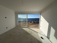 CRIKVENICA – Novogradnja, dva stana s okućnicom!